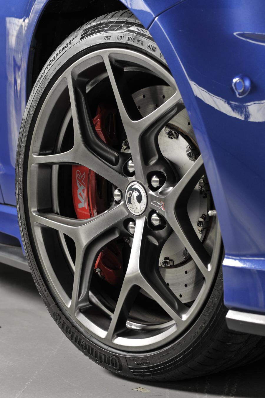 Колеса Vauxhall VXR8 GTS-R 2017 года  (фото 12 из 17)